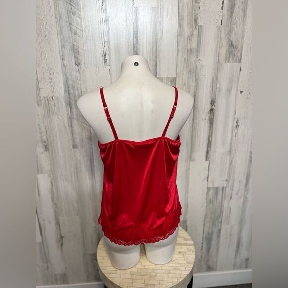 Red tank top - Picture 3 of 5
